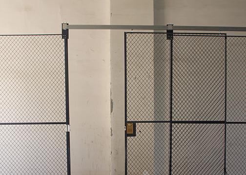 Jaula industrial resistente del almacenamiento de dos lados, altura completa de los armarios de almacenamiento de la malla de alambre